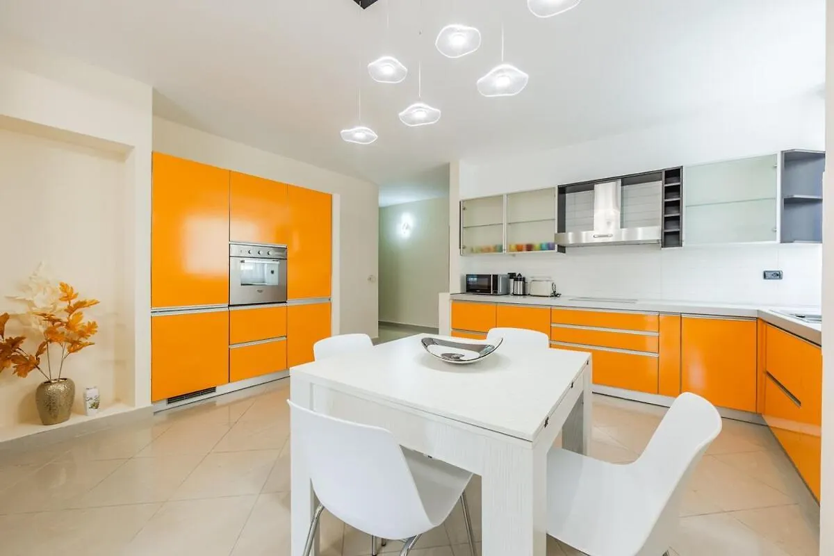 Apartament Palm Promenade Retreat By Ps Durrës
